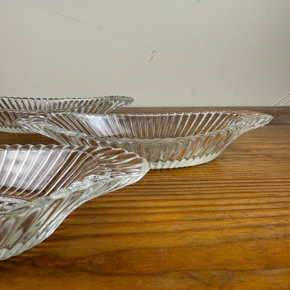 Vintage Clear Glass Dessert Bowls | Set of 4 Ribbed Oval Dishes | Mid-Century - Picture 14 of 15